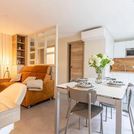 Appartement At In Clermont, Place De Jaude