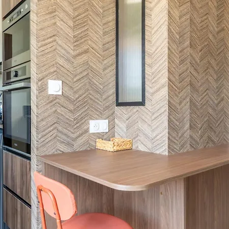 Appartement At In Clermont, Place De Jaude *