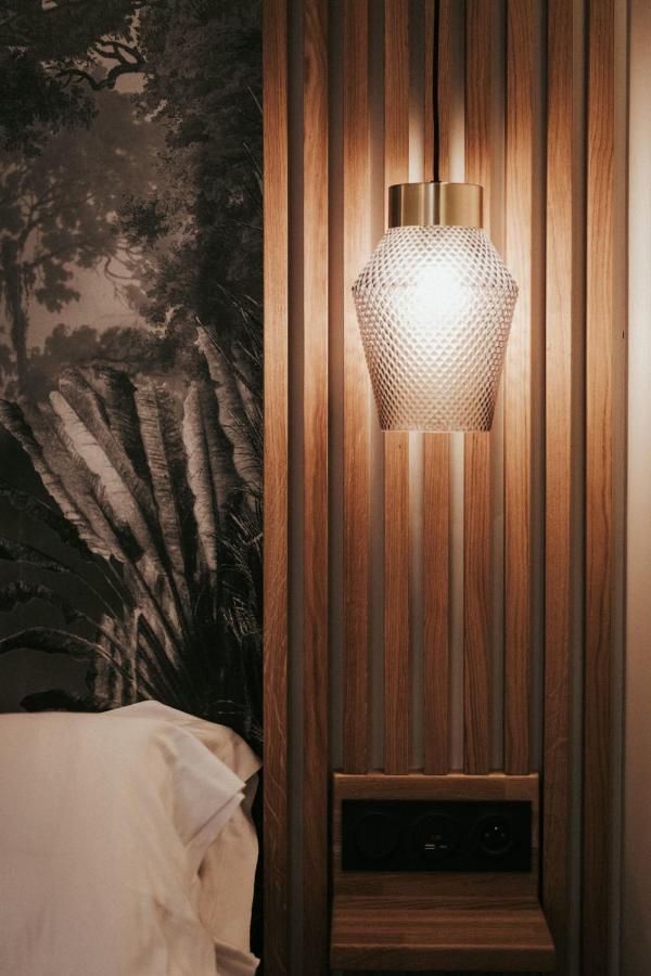 At In Clermont, Place De Jaude Clermont-Ferrand