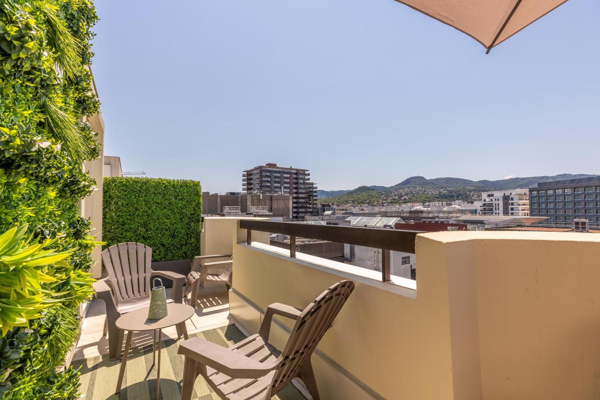 Apartment At In Clermont, Place De Jaude *
