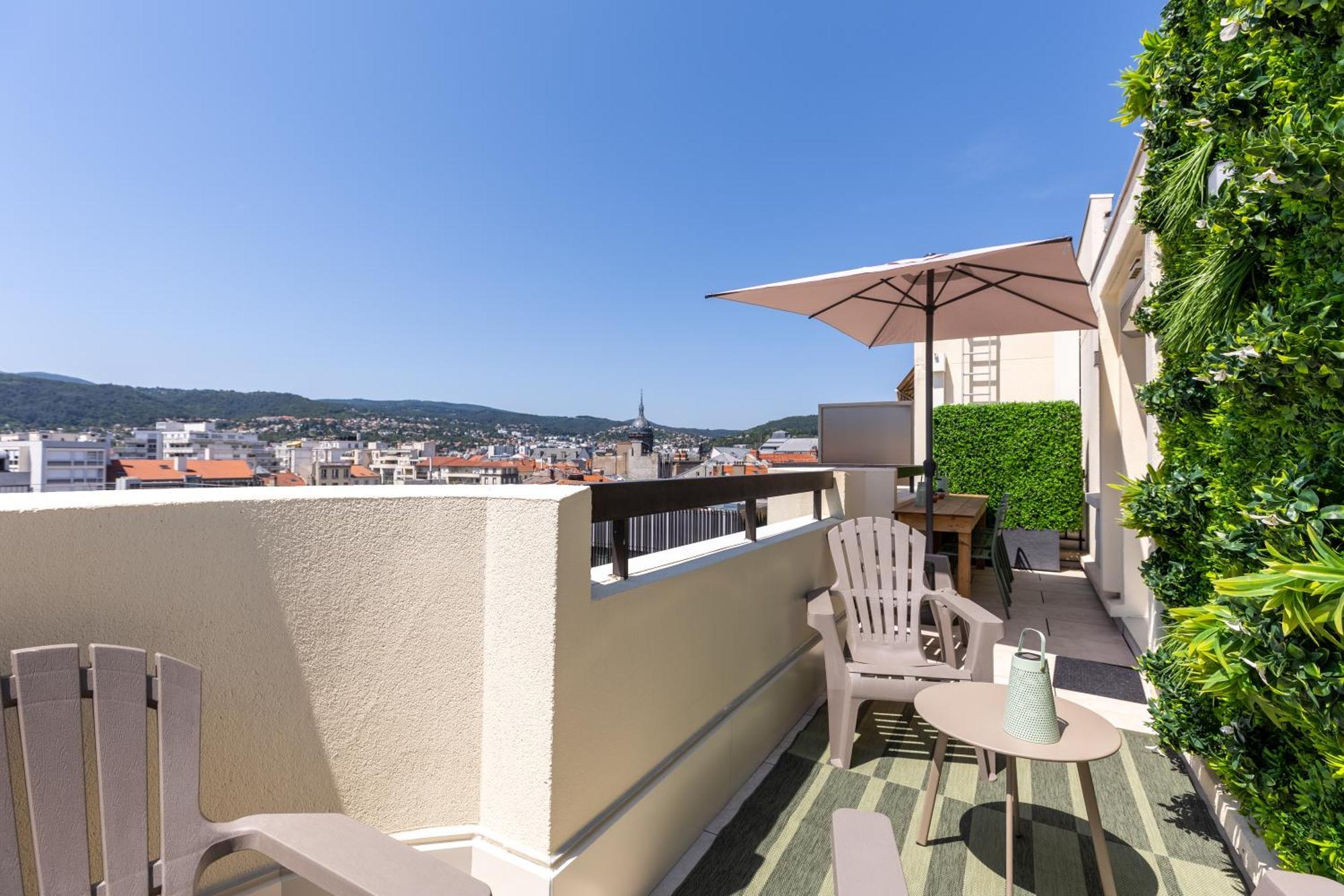 Apartment At In Clermont, Place De Jaude *