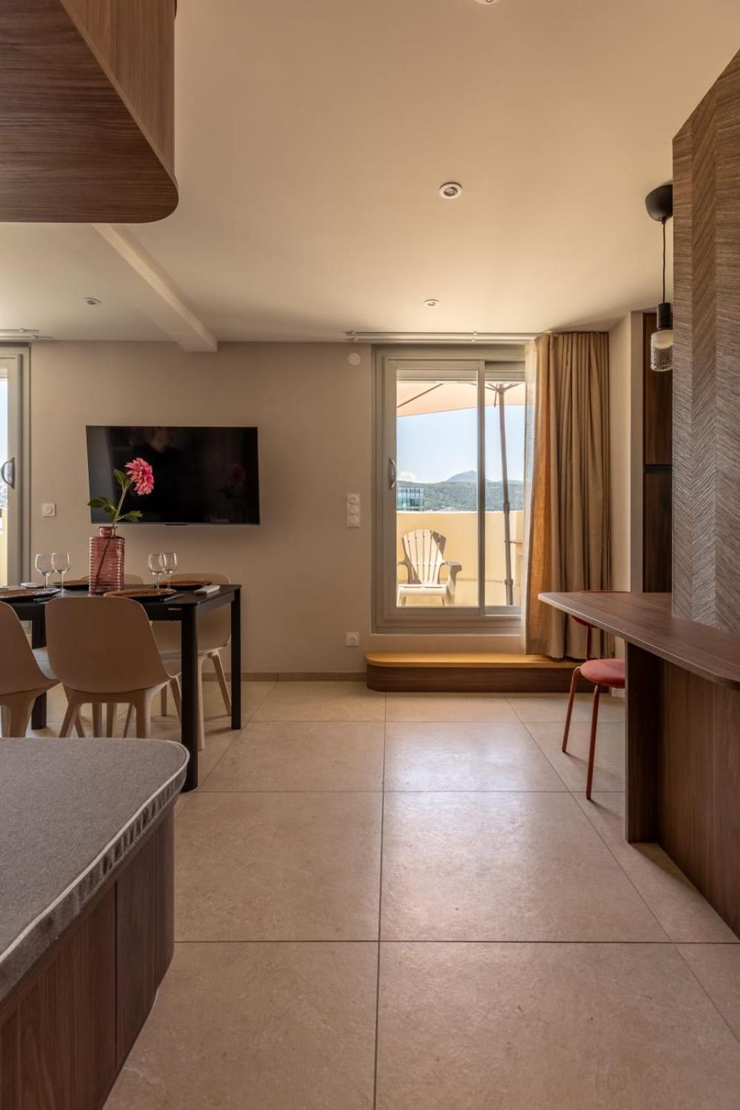 At In Clermont, Place De Jaude Apartment