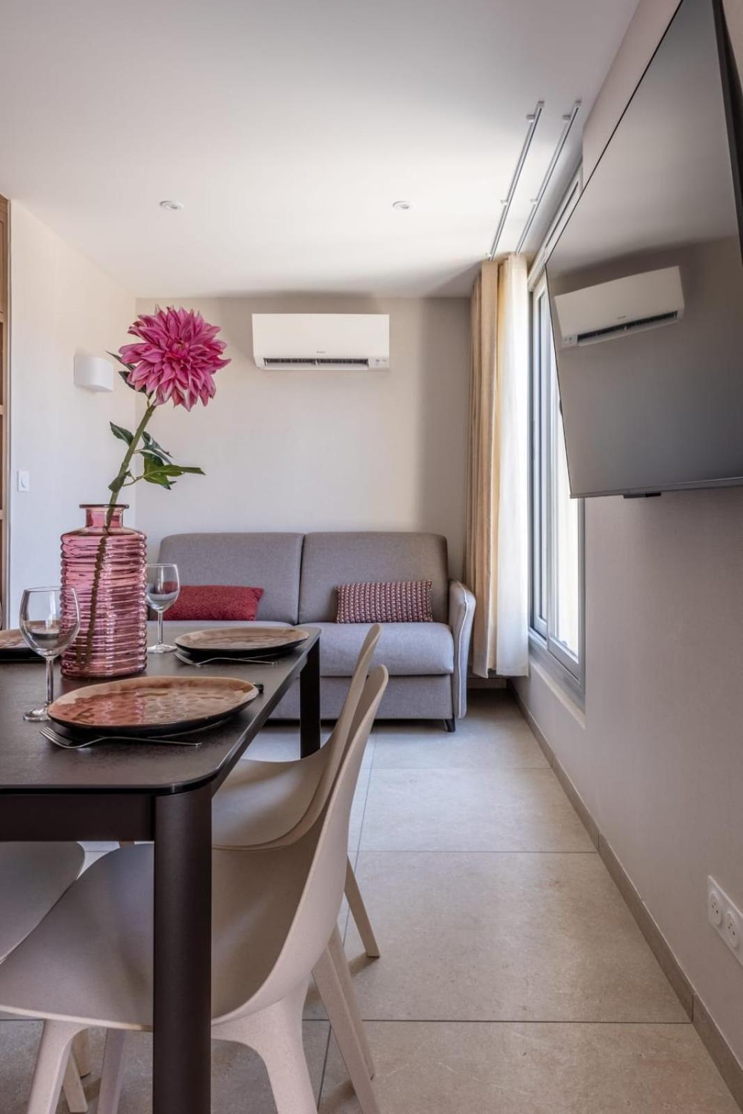 Apartment At In Clermont, Place De Jaude