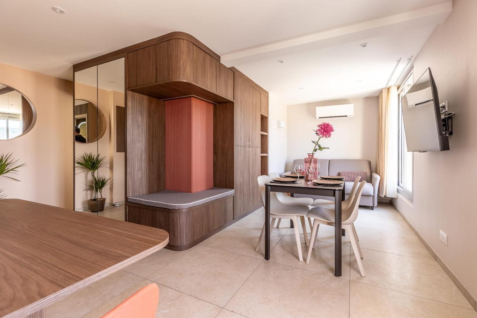 Apartment At In Clermont, Place De Jaude *